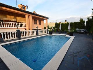 Maison  Avenida can parellada (parellada). Vivienda aislada 5 habitaciones, triplex venta masquefa