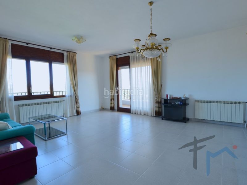 Foto adf85675-e9e2-4244-ab5b-d48e30603cac. Casa amb aparcament a Masquefa