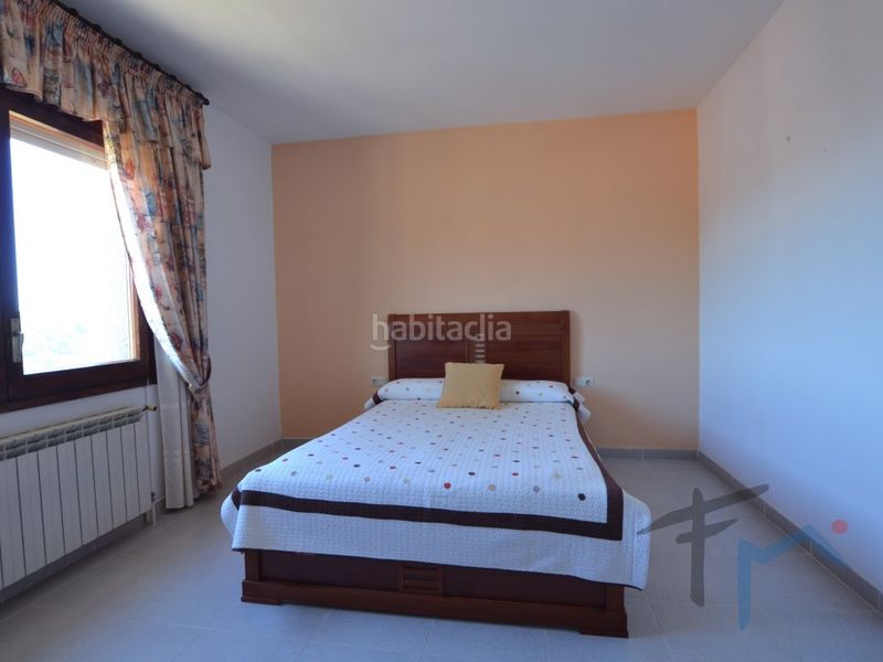 Foto d125916c-a8ca-44e7-8849-54000db694f3. Casa amb aparcament a Masquefa