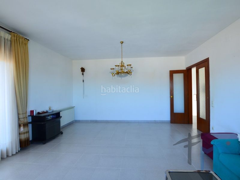 Foto fe23eeed-5bad-4e85-9e38-b9bb0042d361. Casa amb aparcament a Masquefa