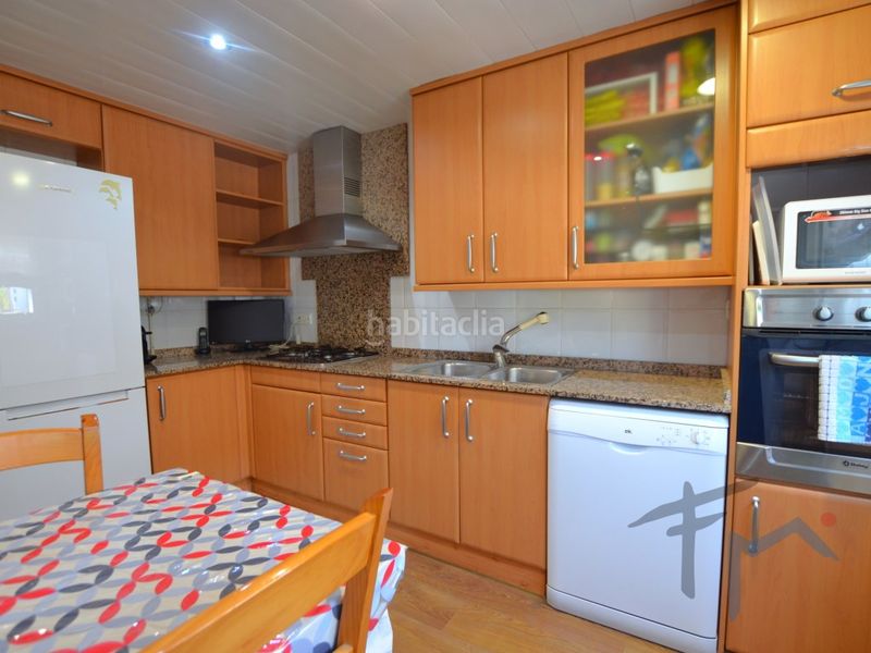 Foto ba54be9d-98ee-427c-890c-fafcc83c6f8d. Casa adossada amb aparcament a Masquefa