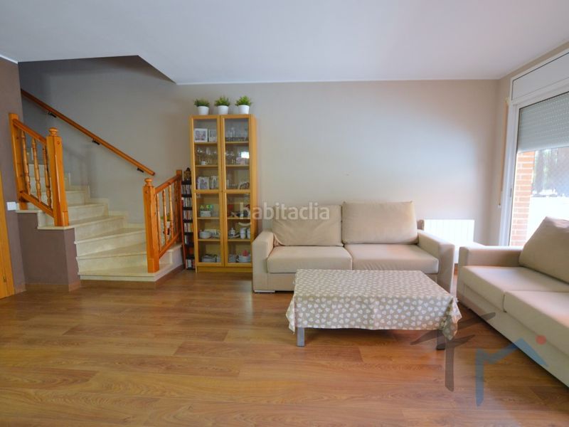 Foto bf4f3963-aa85-45e5-91df-445af3967aad. Casa adossada amb aparcament a Masquefa