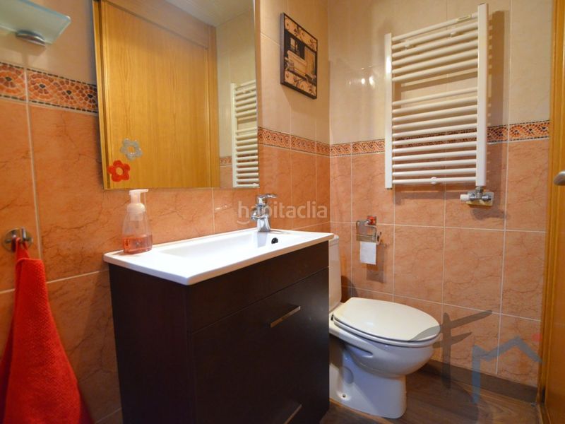 Foto c378b656-d6e5-4f21-a8ed-5cbb63130661. Casa adossada amb aparcament a Masquefa