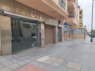 Lloguer Local Comercial a Avenida vivar téllez 11. Amplio local céntrico en vélez-málaga