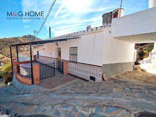 Casa a Canillas de Aceituno. Casa de pueblo en los capitos, canillas de aceituno