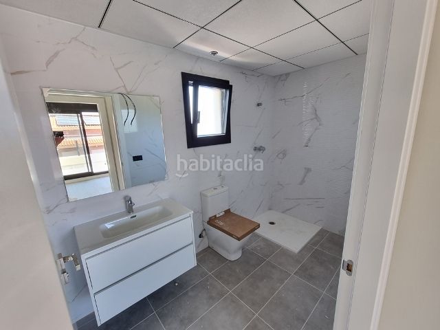Foto d41fa404-39ed-4f13-8fd0-7998a709997e. Casa adossada amb calefacció aparcament piscina a Cambrils