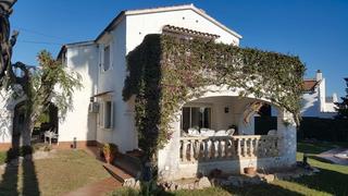 Chalet in Vilafortuny. Casa con gran terreno