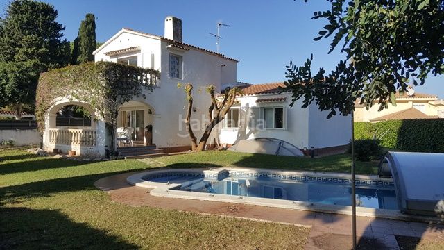 Foto eab5bcd0-b9f3-47e0-9239-845ec8f97bec. Xalet amb piscina a Vilafortuny Cambrils