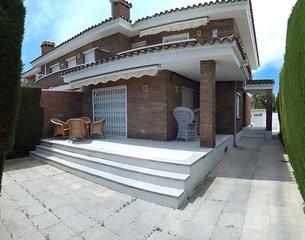 Semi detached house  Carrer de joan rebull. Ideal para vivir todo el año
