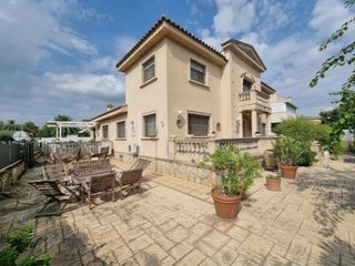 Chalet in Els Tallats - Mas Olivé. Casa ideal para gran familia
