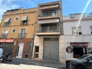 Casa  Unio. Edificio en el centro con solar para construir casa en la geltru
