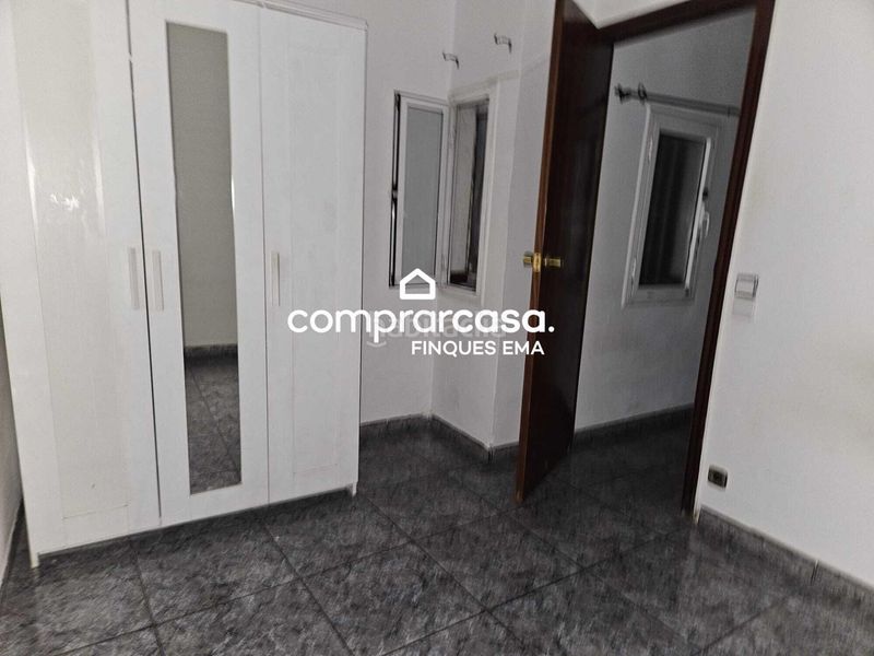 Foto 9a82fbe2-bb77-4b87-a8cd-2a5a6c3a1b97. Estudi a Roquetes Barcelona