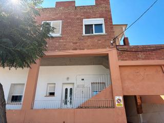 Masia a Carrer comellarets 5. Dos viviendas independientes en un mismo inmueble a flix