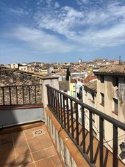 Haus  Carrer d'orient 10. Casa de pueblo esquinera con garaje y terraza con vistas en tivi