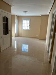 Pis a Calle reina sofía 0s. Súper oportunidad. en venta gran piso en venta en mengibar!!