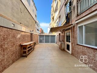 Appartement  Jaume i. Planta baja con gran terraza en castelldefels  personalzala a t