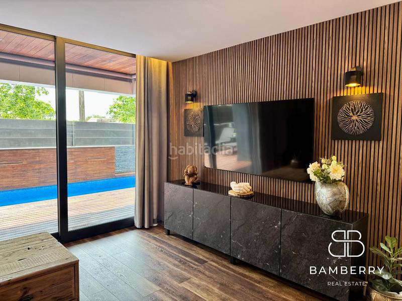 Foto 18a65dd8-d86f-4b36-b1eb-8bb9e3f0d6b1. Casa con parcheggio in Montmar Castelldefels