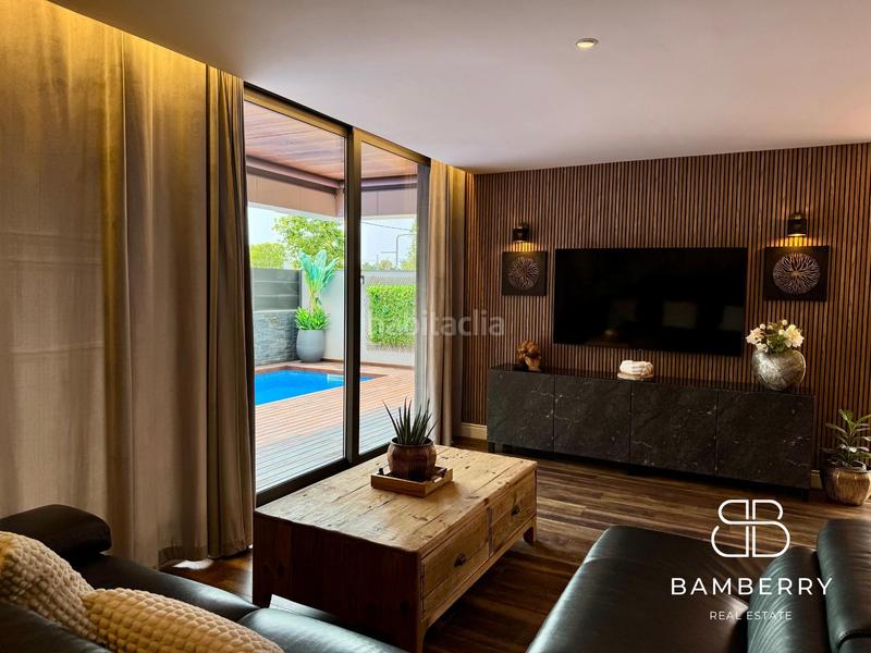 Foto ef16ab3a-d733-4f26-9840-8c9de7b73dfd. Casa con parcheggio in Montmar Castelldefels