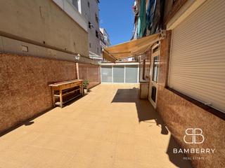 Appartement à Can Vinader. Planta baja con gran terraza en castelldefels
