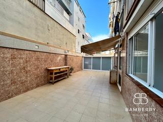 Appartement à Can Vinader. Planta baja con gran terraza en castelldefels