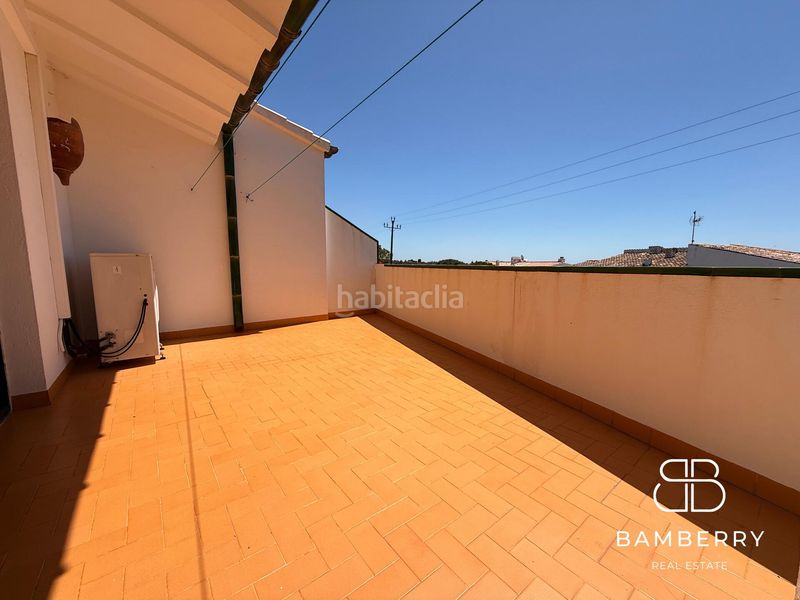 Foto bc2dd54f-d474-4335-902d-018388cab9ae. Casa adossada a Cadaqués