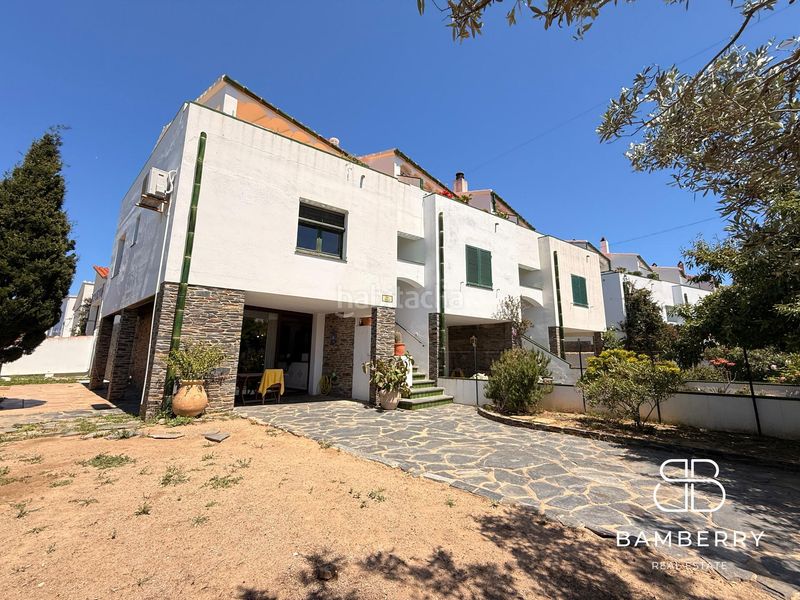 Foto f59fea04-937a-4e16-b39f-a9f75f2953d3. Casa adossada a Cadaqués