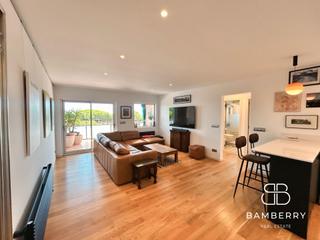 Etagenwohnung in La Pineda. Espectacular piso esquinero con vistas al mar y montaña totalmen