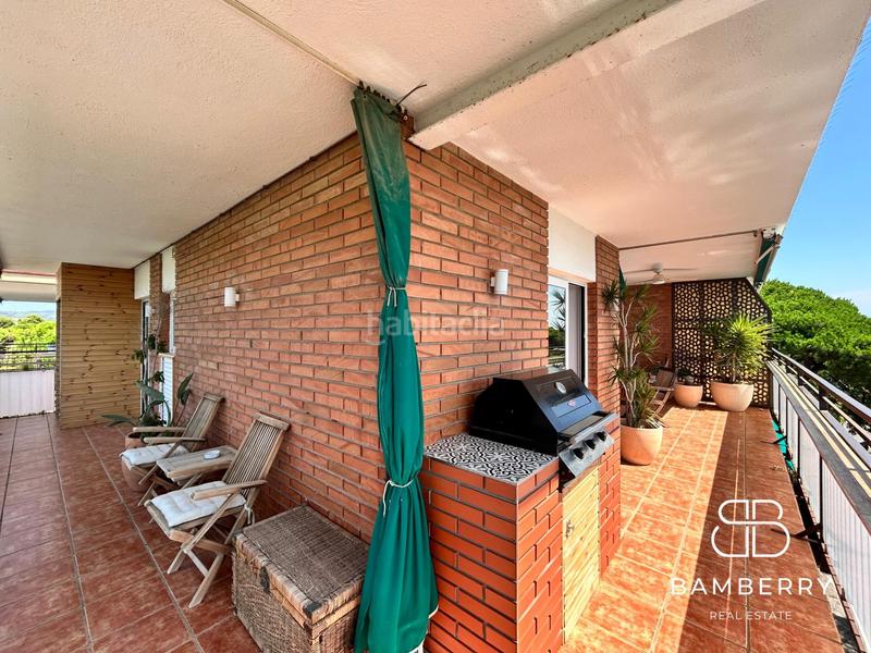 Foto 0cbd35a1-7e57-4699-b59b-0ca55dd80b5a. Piso espectacular piso esquinero con vistas al mar y montaña totalmente reformado en Castelldefels