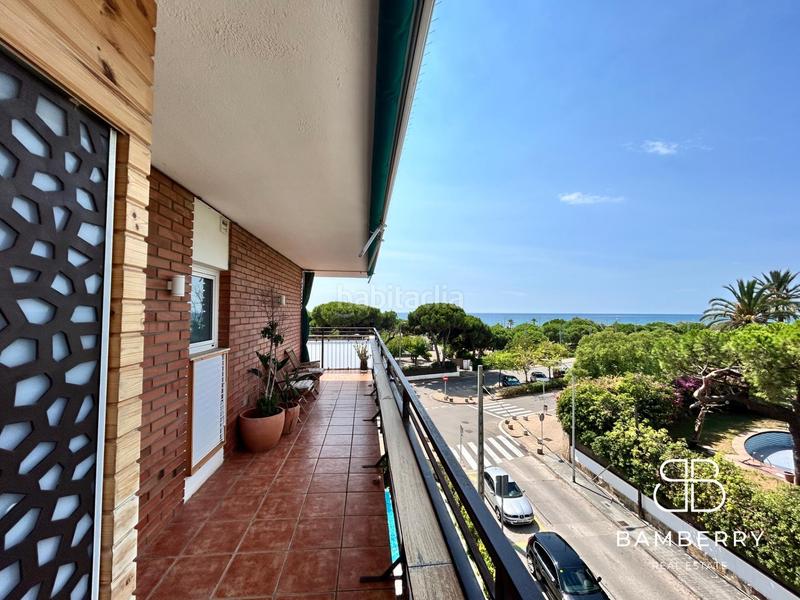 Foto f5456e6e-f168-4ad5-8bfe-0c3329d011e3. Piso espectacular piso esquinero con vistas al mar y montaña totalmente reformado en Castelldefels