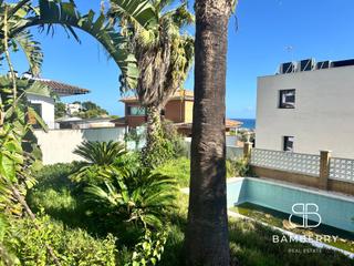 Casa in Montmar. Exclusiva casa con jardín, piscina y orientación sur en castelld