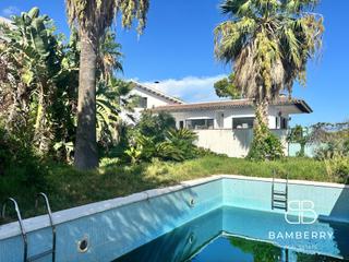 Maison à Montmar. Exclusiva casa con jardín, piscina y orientación sur en castelld