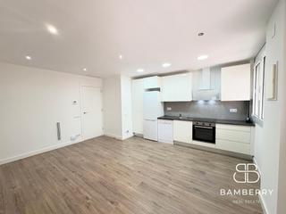 Appartement à Castell-Poble Vell. Planta baja reformada con pequeño patio