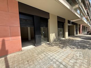 Lloguer Local Comercial a Port. Local diáfano de 84 m2 en planta baja