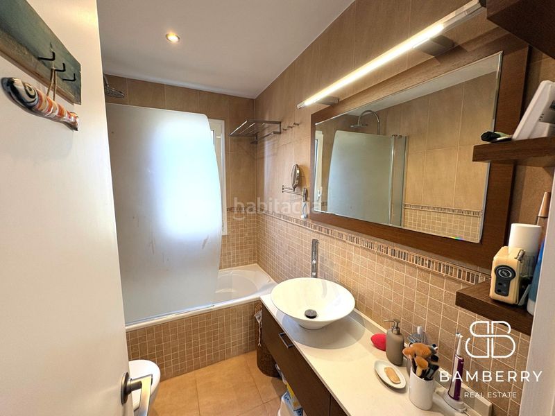 Foto ab274bf8-0674-485b-90a7-65ed39187537. Àtic amb calefacció piscina a Lluminetes Castelldefels
