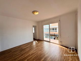 Flat  Pilar. Piso luminoso con terraza en premià de mar, cerca de barcelona