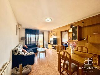 Flat  Rosa ribas i parellada. Amplia vivienda de 105 m2 con terraza, 4 habitaciones en el cent