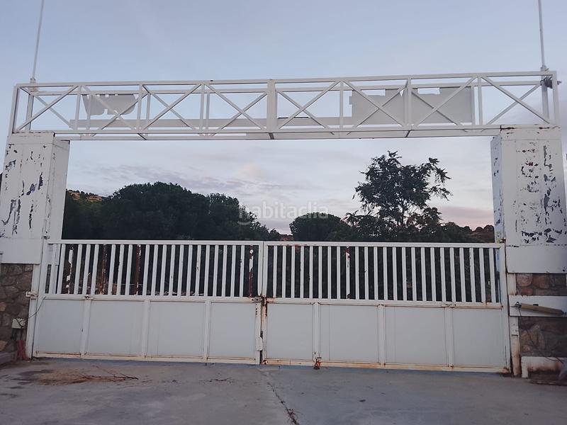 Foto d0a7a42f-5f68-4637-b402-3d05f9f0dbe4. Nave industrial en Hoyo de Pinares (El)