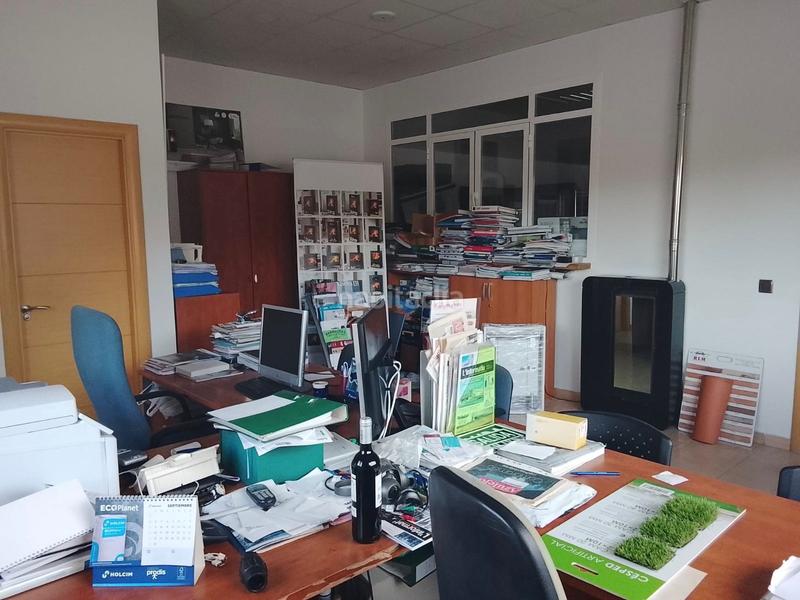 Foto e688c3a1-2ea4-4b39-84e7-1f66cd7711ce. Nave industrial en Hoyo de Pinares (El)