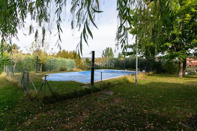 Foto f3510657-3049-4a0d-990d-bca6e9bc1186. Casa adossada amb calefacció piscina a Quijorna