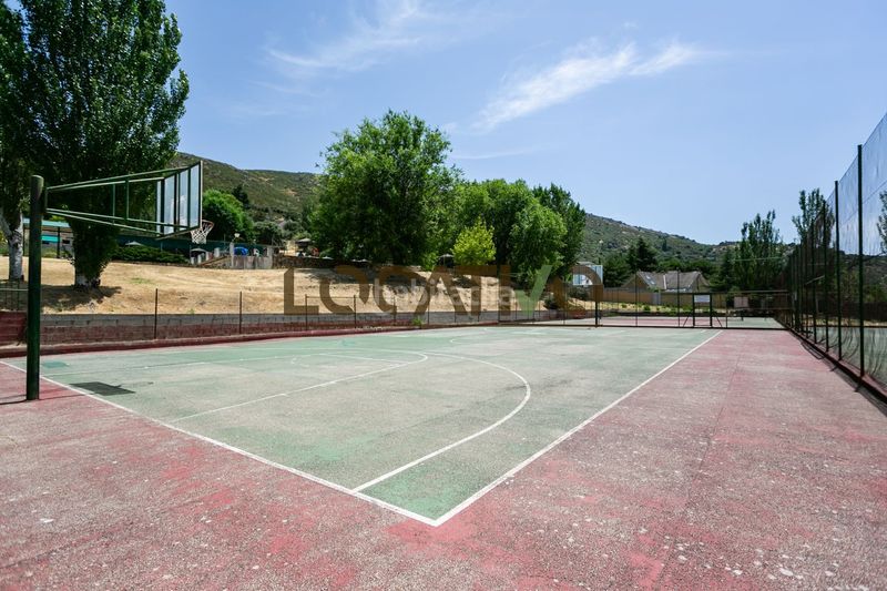 Foto e83e09f6-fe53-4de2-b6ee-8bf42b5187b4. Casa amb calefacció piscina a Robledo de Chavela