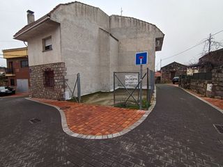 Wohngrundstück in Eleuteria de la Plaza 10