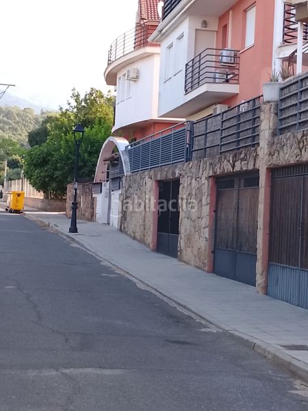 Foto 3387c3c8-3346-4e28-9a6b-1d51677aaf89. Aparcament cotxe a Candeleda