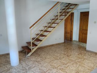 Zweistöckige Wohnung in Casco Antiguo
