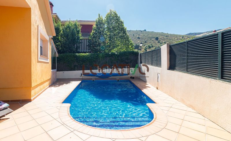 Foto 57ceb553-fd03-4d74-8440-8a54272df7ec. Casa amb calefacció piscina a Robledo de Chavela