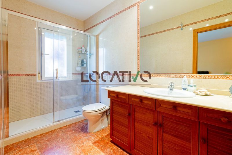 Foto af4a72c7-79f9-4ec8-ba28-3ac14098d7e7. Casa amb calefacció piscina a Robledo de Chavela