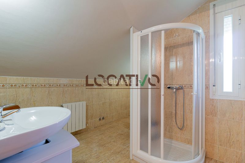 Foto e0dccf00-9309-4025-92ed-463a054d238c. Casa amb calefacció piscina a Robledo de Chavela