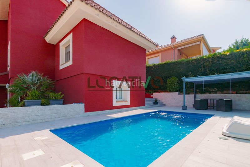 Foto 492e722b-680d-4b83-a5e4-493a82dbff54. Casa amb calefacció piscina a Robledo de Chavela