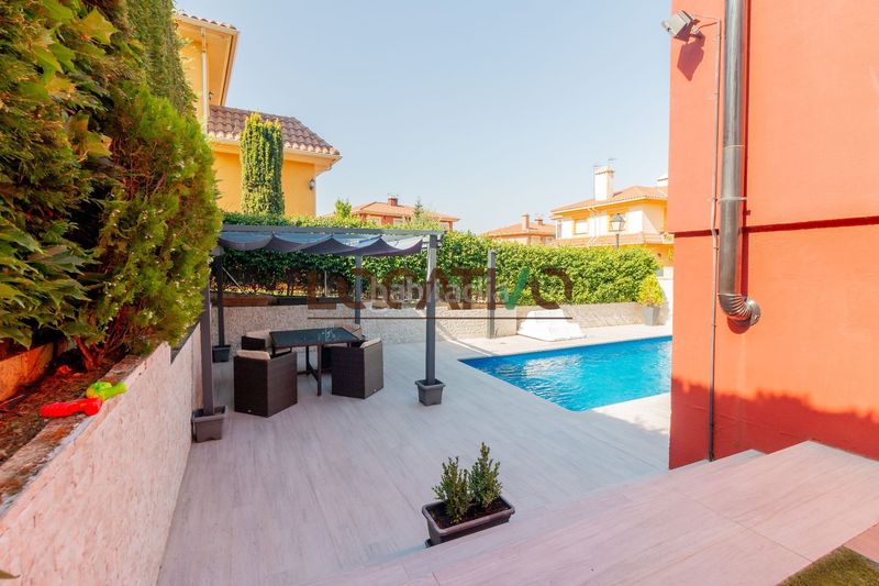 Foto c67f45a2-de9f-4f22-9427-816eea0490c0. Casa amb calefacció piscina a Robledo de Chavela
