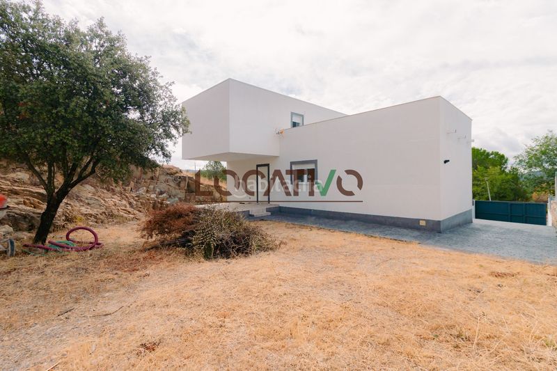 Foto 87ea97a5-a8fc-4e77-b4a9-dd5fbd4a2053. Casa amb calefacció aparcament a Robledo de Chavela