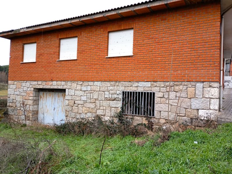 Foto 671643f8-5cab-4587-aaca-524b1b5a8bb9. Casa a Robledo de Chavela